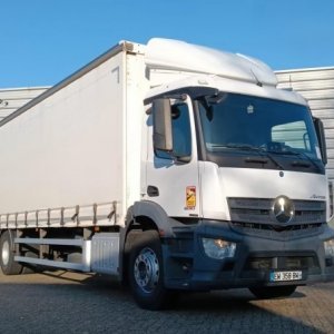 foto 9,85m/Eur6 MB skříň se zvedací plošinou