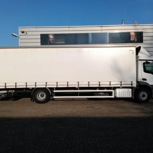 foto 9,85m/Eur6 MB skříň se zvedací plošinou