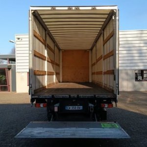 foto 9,85m/Eur6 MB skříň se zvedací plošinou