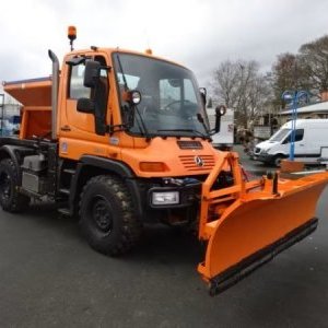 foto sypač Unimog U300 zimní údržba