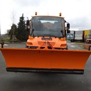 foto sypač Unimog U300 zimní údržba