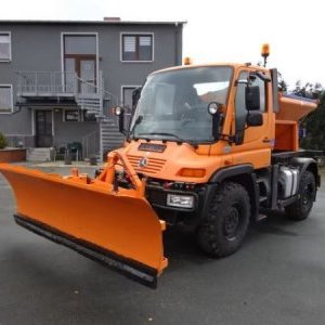 foto sypač Unimog U300 zimní údržba