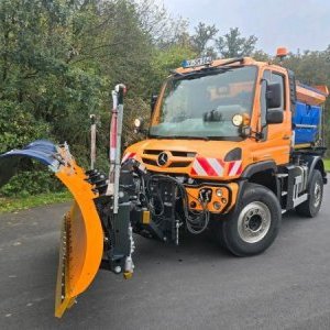 foto Unimog 405 U423 sypač Schmidt