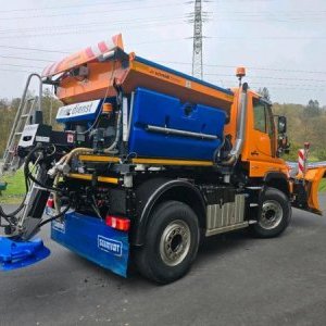 foto Unimog 405 U423 sypač Schmidt