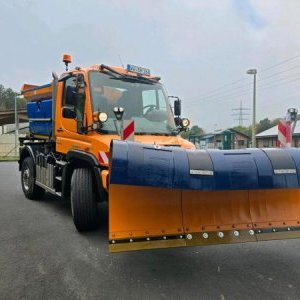 foto Unimog 405 U423 sypač Schmidt